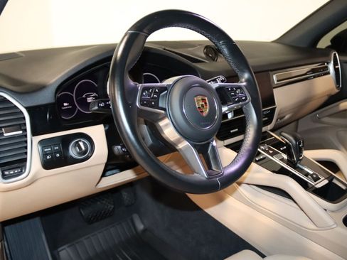 Used 2022 Porsche Cayenne Platinum Edition AWD/4WD image 40