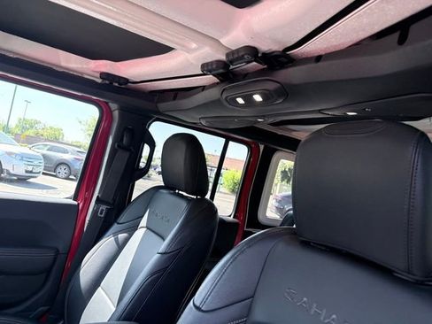 Used 2024 Jeep Wrangler Unlimited Sahara w/ Technology Group AWD/4WD image 8