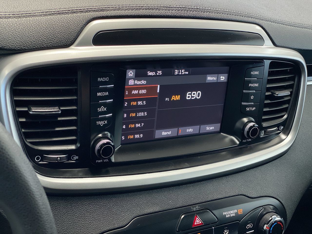 Used 2019 Kia Sorento FWD image 26