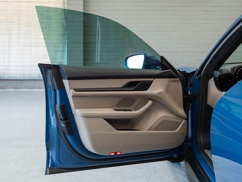 Used 2022 Porsche Taycan 4S image 33