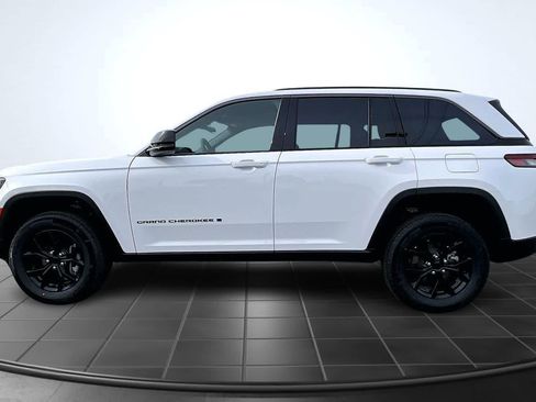 New 2026 Jeep Grand Cherokee Altitude image 3