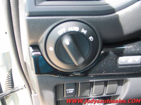 Used 2024 Nissan Titan SV AWD/4WD image 5