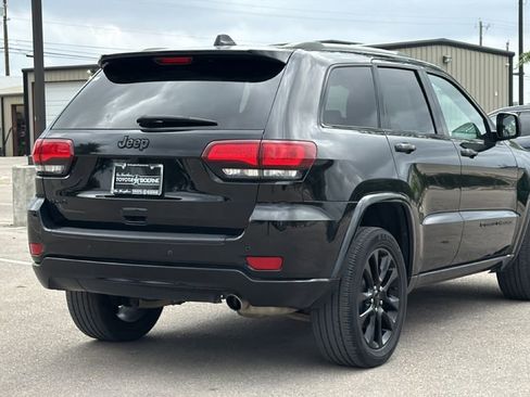 Used 2022 Jeep Grand Cherokee Laredo X AWD/4WD image 6