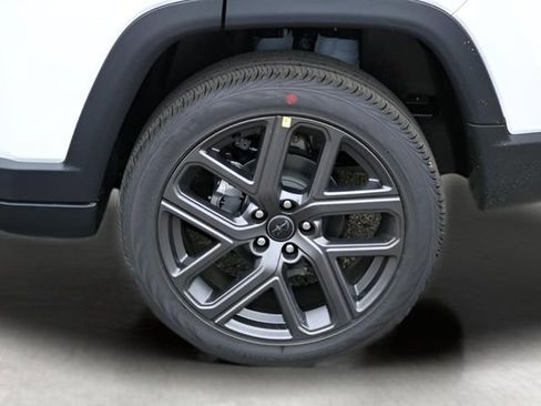 New 2026 Jeep Compass Latitude image 9