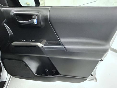 Used 2019 Toyota Tacoma TRD Off-Road AWD/4WD image 16