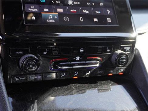 Certified 2023 Jeep Grand Cherokee Laredo w/ Luxury Tech Group I image 23