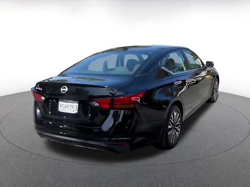 Used 2025 Nissan Altima 2.5 SV FWD image 14