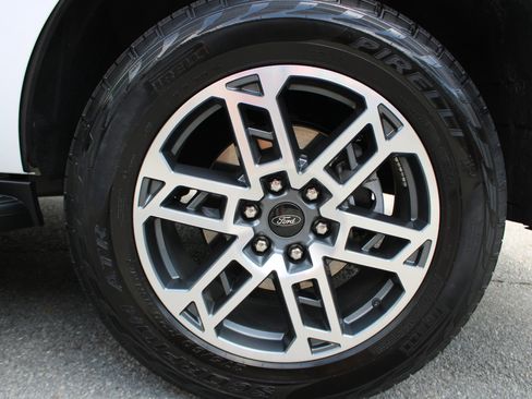 Used 2025 Ford Expedition Active AWD/4WD image 10