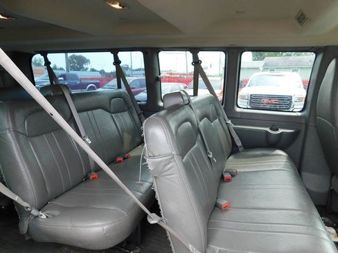Used 2017 Chevrolet Express 3500 LS RWD image 14