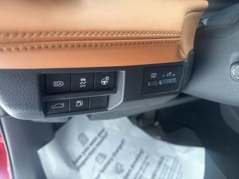 Used 2020 Toyota Avalon Limited FWD image 34