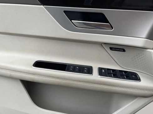 Used 2016 Jaguar XF Prestige RWD image 37