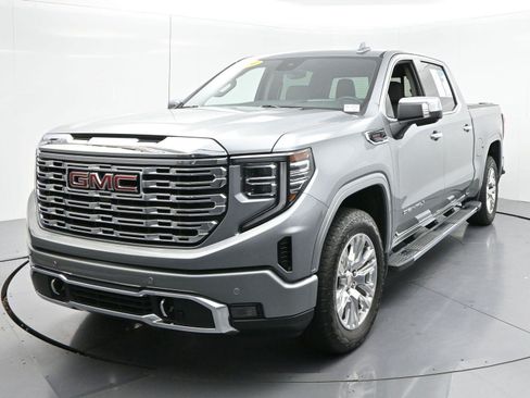 Used 2024 GMC Sierra 1500 Denali w/ Technology Package AWD/4WD image 3
