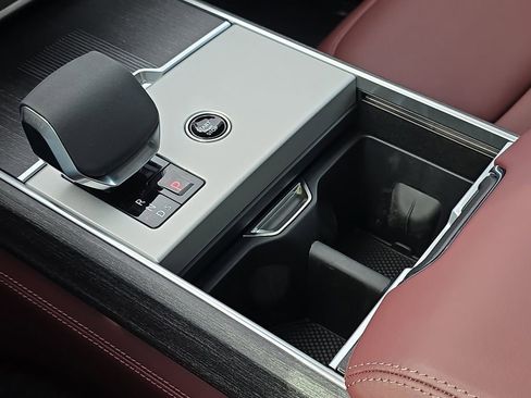 New 2025 Land Rover Range Rover Autobiography AWD/4WD image 25