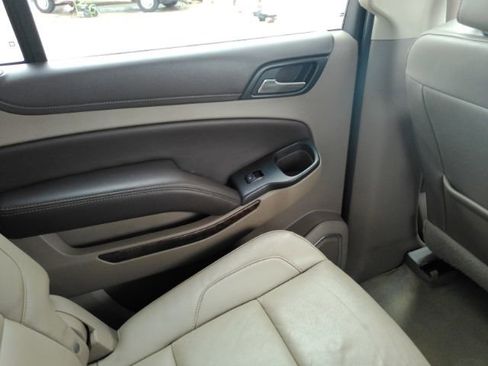 Used 2016 Chevrolet Suburban LT RWD image 30