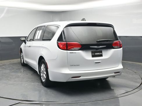 Used 2023 Chrysler Voyager LX image 4