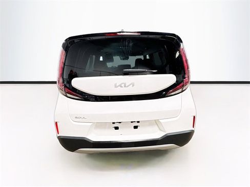 Used 2023 Kia Soul LX w/ LX Technology Package image 6
