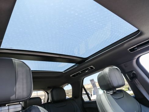 New 2026 Land Rover Range Rover Sport Dynamic SE AWD/4WD image 17