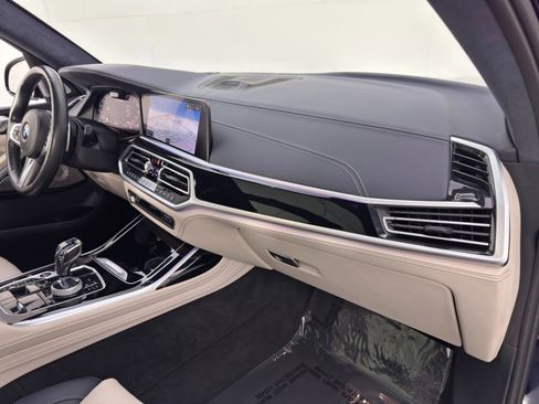 Used 2021 BMW X7 M50i w/ Dynamic Handling Package image 15