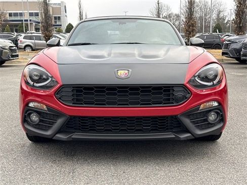 Used 2019 FIAT 124 Spider Abarth w/ Convenience Group image 8