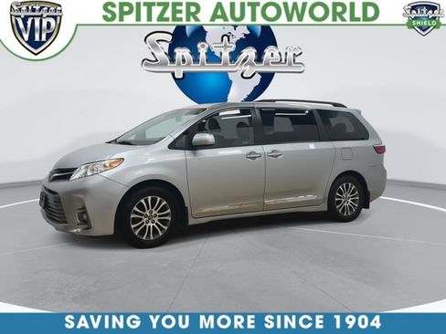 Used 2019 Toyota Sienna XLE w/ XLE Navigation Package FWD image 6