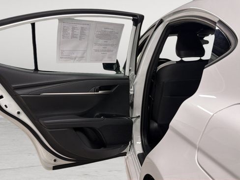 Used 2025 Toyota Camry SE FWD image 31