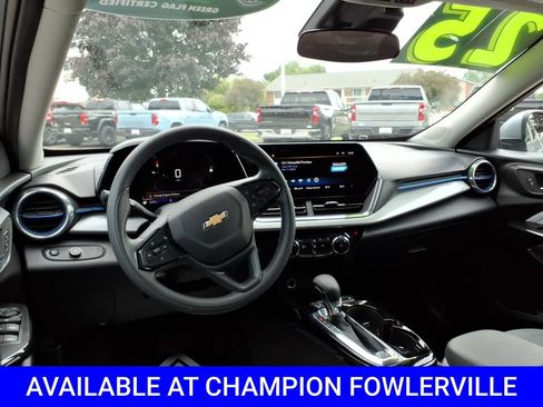 Used 2025 Chevrolet Trax LT FWD image 14