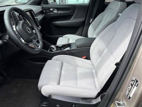 Used 2023 Volvo XC40 Recharge Ultimate image 2