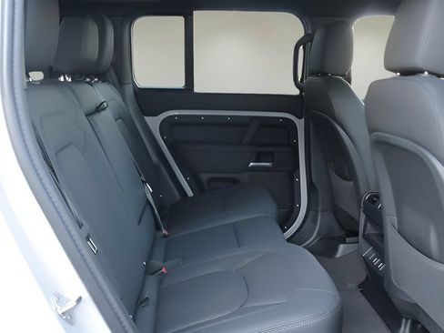 Used 2026 Land Rover Defender 110 X-Dynamic SE AWD/4WD image 13