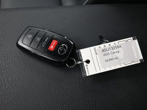 Used 2025 Toyota Camry SE FWD image 9
