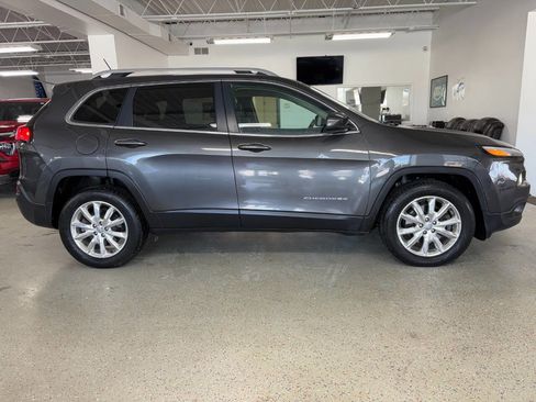Used 2015 Jeep Cherokee Limited w/ Luxury Group image 6