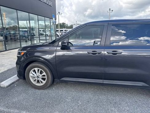 Used 2024 Kia Carnival LX FWD image 12