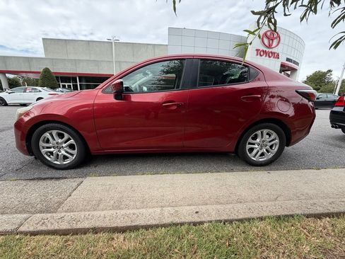 Used 2018 Toyota Yaris iA FWD image 3
