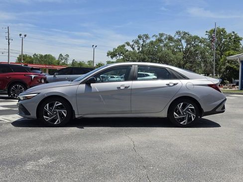 Used 2025 Hyundai Elantra Sport FWD image 2