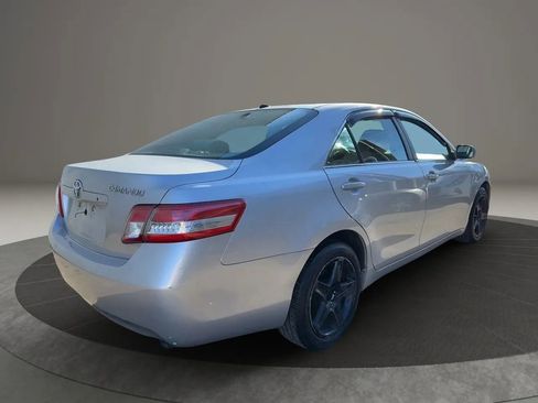 Used 2011 Toyota Camry LE image 5