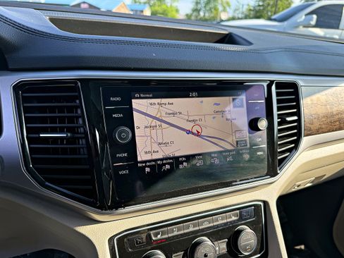 Used 2019 Volkswagen Atlas SEL Premium AWD/4WD image 16