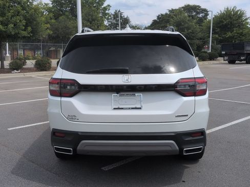 Used 2024 Honda Pilot Touring image 5