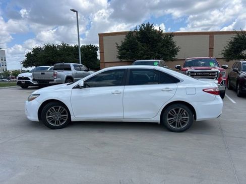 Used 2017 Toyota Camry SE FWD image 6