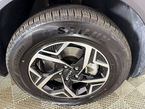 Used 2025 Kia Sportage LX image 12