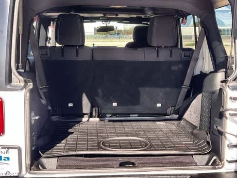 Used 2018 Jeep Wrangler Unlimited Sahara w/ Connectivity Group image 20