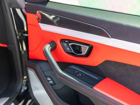 Used 2020 Lamborghini Urus image 19