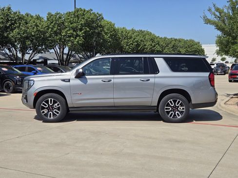 Used 2023 GMC Yukon XL AT4 w/ AT4 Premium Package AWD/4WD image 12