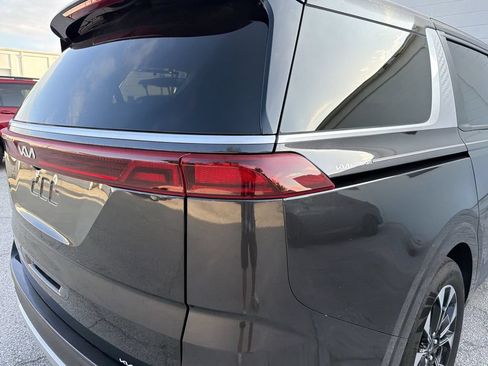 Used 2024 Kia Carnival EX FWD image 10