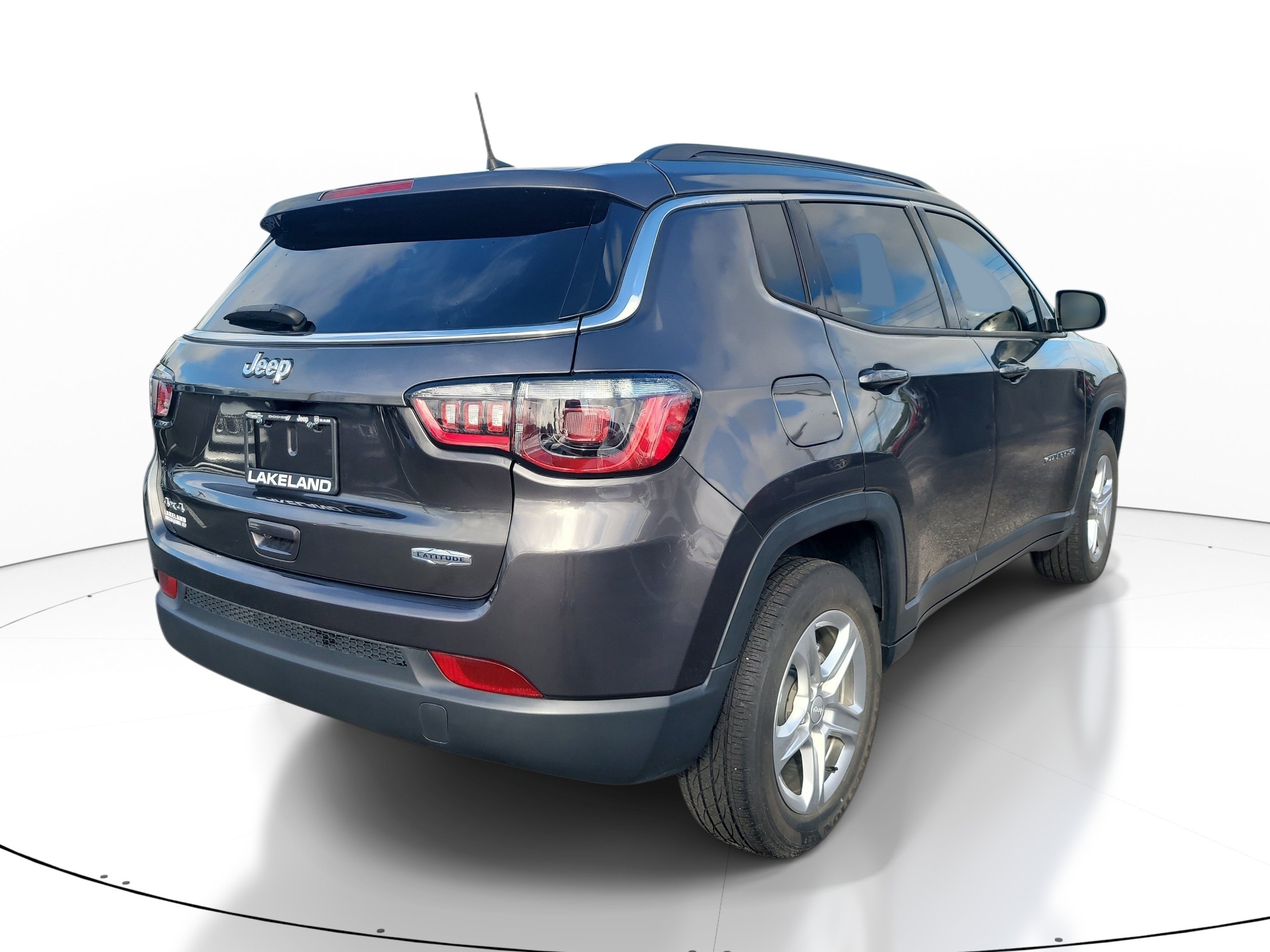 Used 2023 Jeep Compass Latitude AWD/4WD image 4