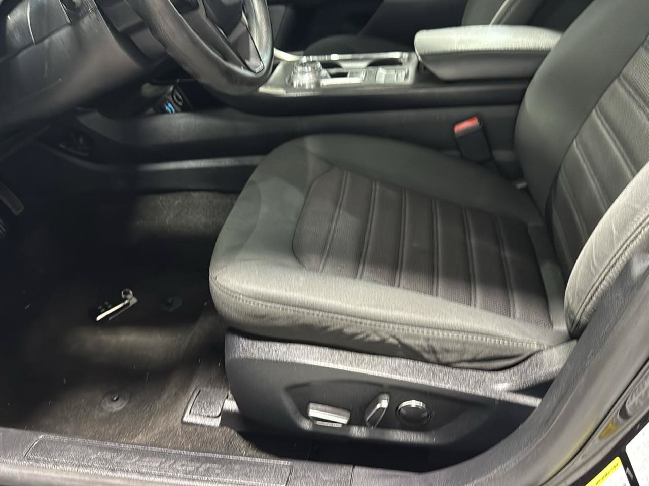 Used 2019 Ford Fusion SE FWD image 15