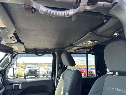 Used 2022 Jeep Wrangler Unlimited Sahara w/ Cold Weather Group image 22