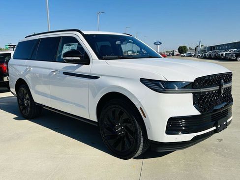 New 2025 Lincoln Navigator Reserve w/ Jet Appearance Package image 2