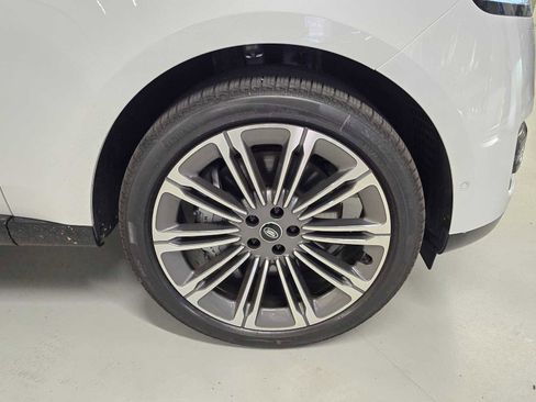 New 2025 Land Rover Range Rover Long Wheelbase SE image 9