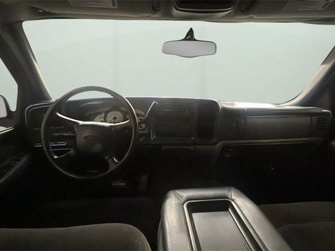 Used 2002 Chevrolet Suburban LS image 9