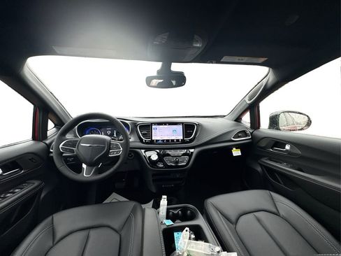 New 2026 Chrysler Pacifica Select image 22