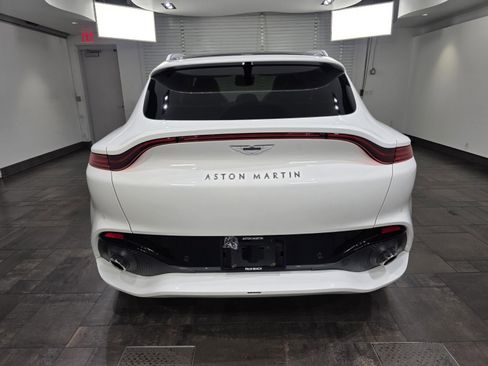 Used 2022 Aston Martin DBX image 24